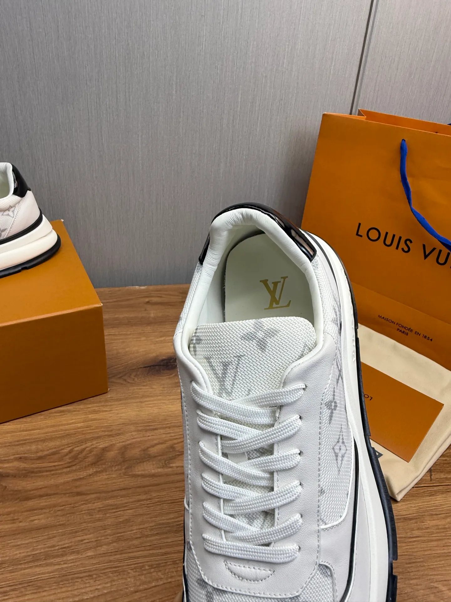 Men's shoes 💰800💰 LOUIS VUITTON [Luden Yiwei] Brand new trendy Lv is on the market 🎁, casual and fashionable men's shoes 👟Original 1:1 shipment✅ The upper is made of imported brand leather + cowhide lining, the original wear-resistant rubber outsole, the version is simple and elegant, exclusive for trendy men. 38-44 (customized at 38.45)